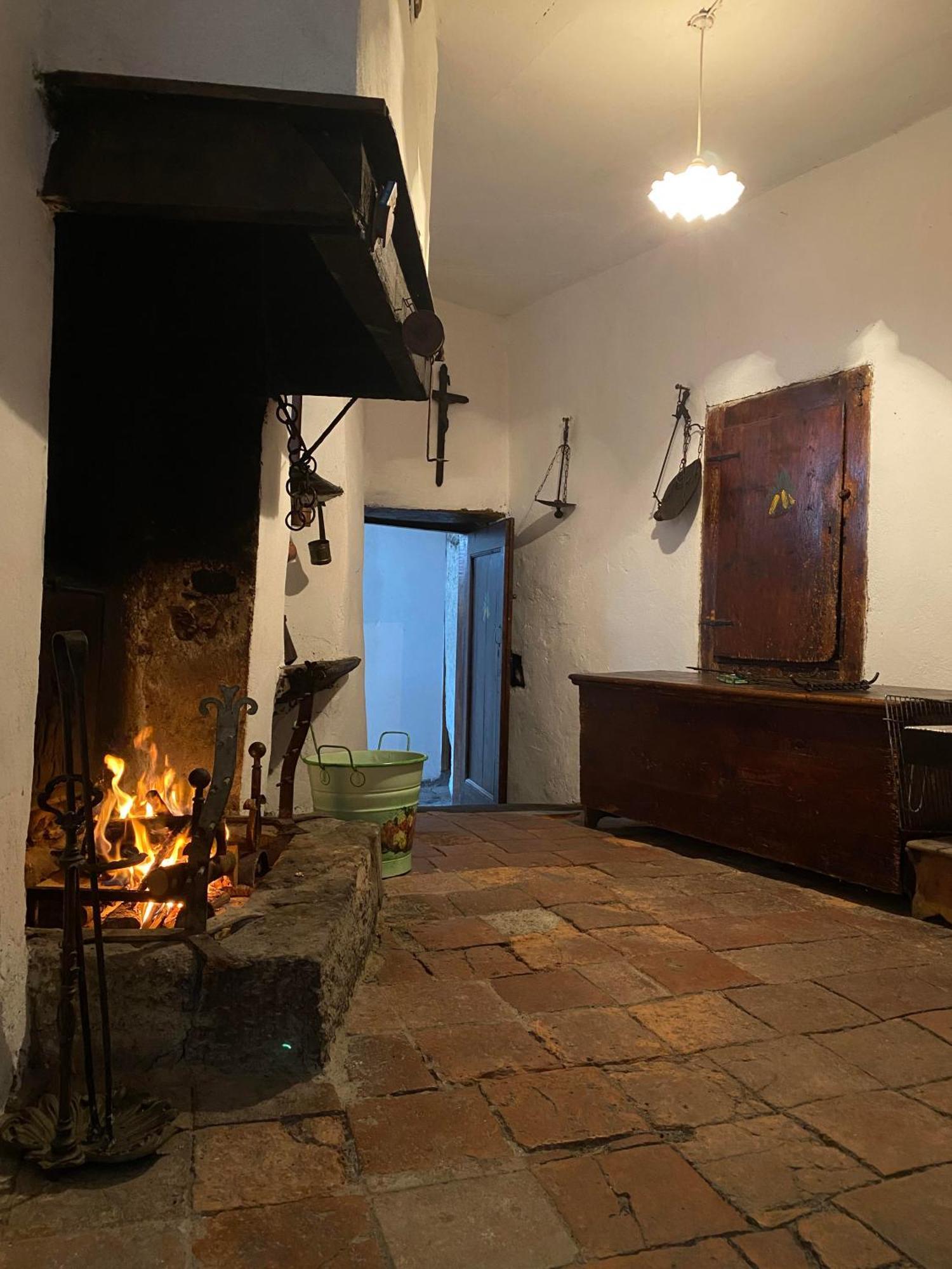 Casa Nel Centro Storico Di Borno Villa Luaran gambar