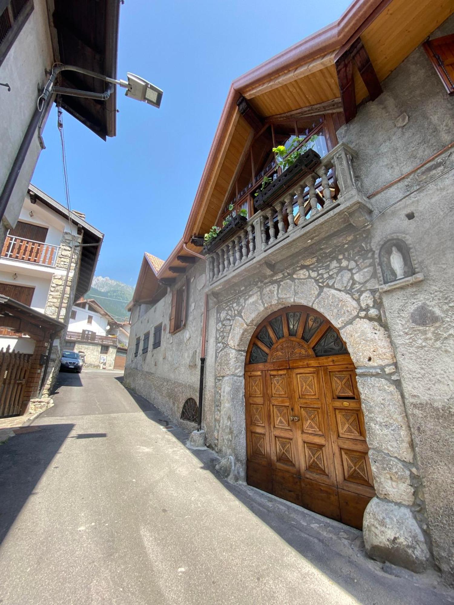 Casa Nel Centro Storico Di Borno Villa Luaran gambar