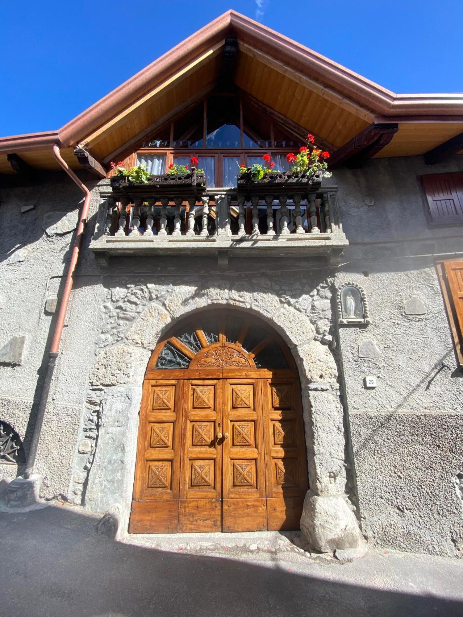 Casa Nel Centro Storico Di Borno Villa Luaran gambar